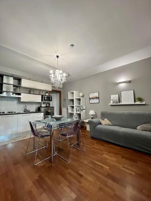 Casa Di Lillo Apartment Merate Luaran gambar