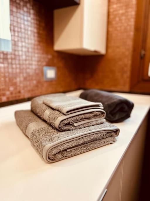 Casa Di Lillo Apartment Merate Luaran gambar